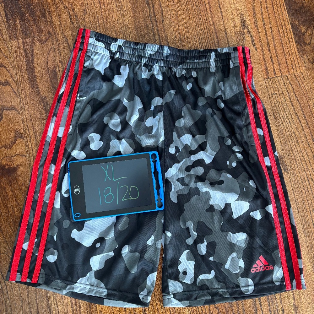 Boys Adidas Shorts Size 18/20 X Large
